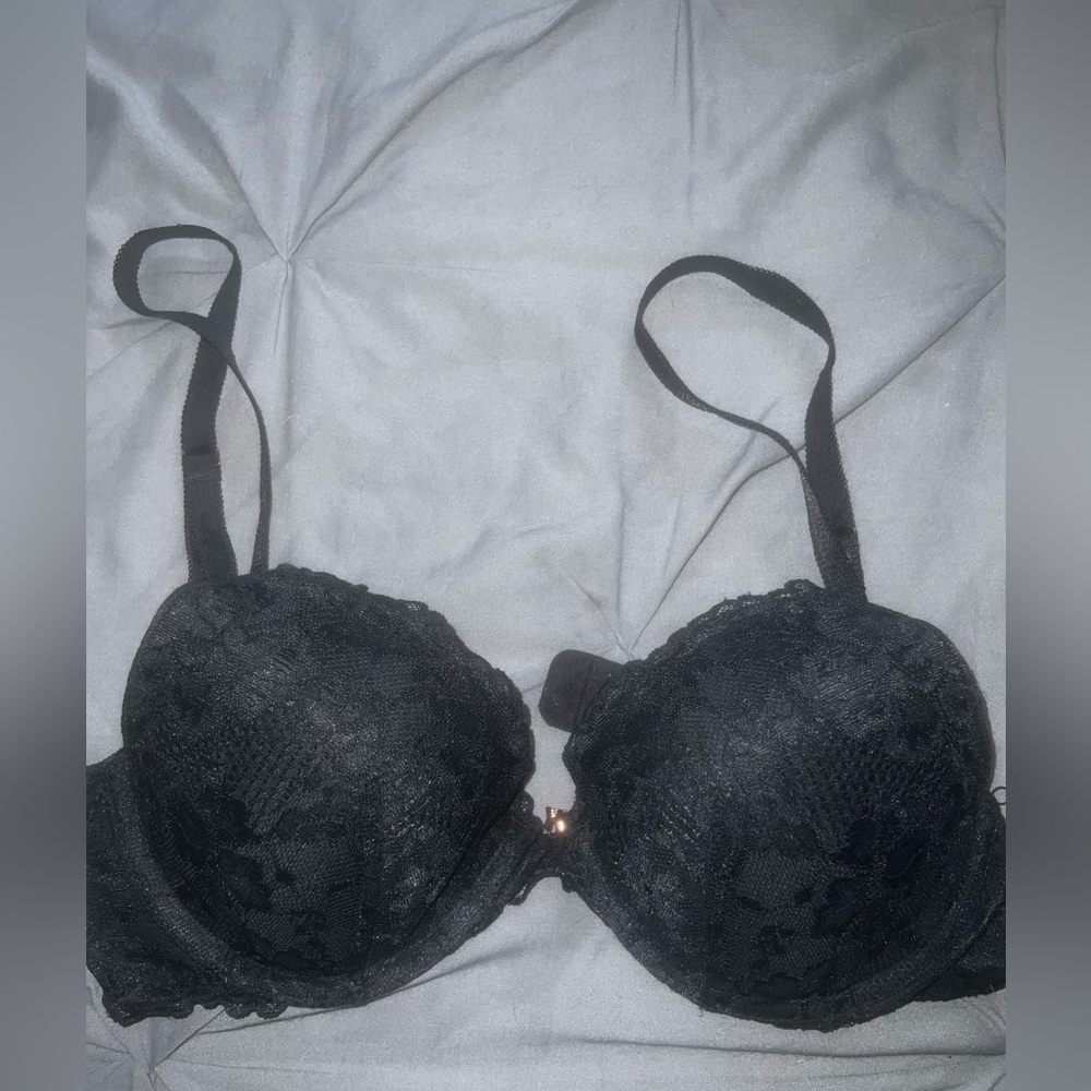 Elegant Black Lace Push-Up Bra
